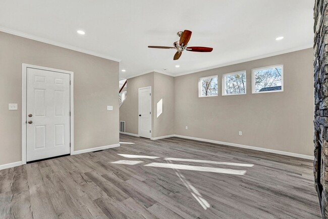 Building Photo - Charming 4 Bedroom Haven in Laurens