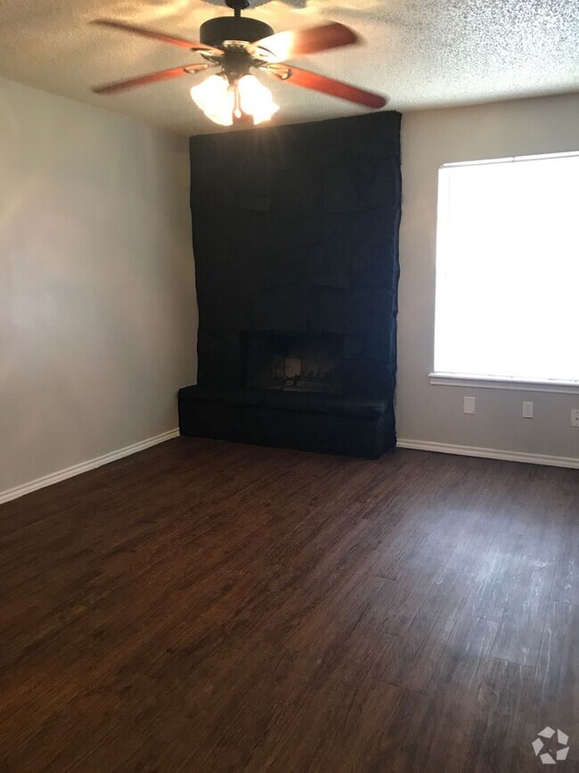 Building Photo - 1610 Sun Valley Dr