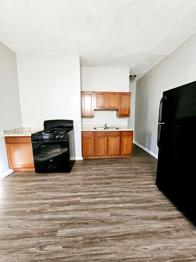 Building Photo - 2422 Warren St