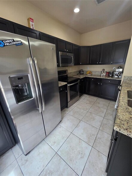 Building Photo - 9424 SW 171st Pl