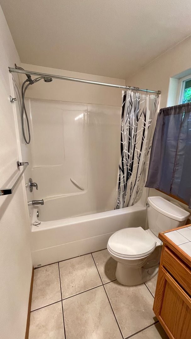 Building Photo - Large 2 Bedroom 2.5 Bath Home With Fenced Yard & Wrap Around Deck in Clearwood Community! Lake, T...