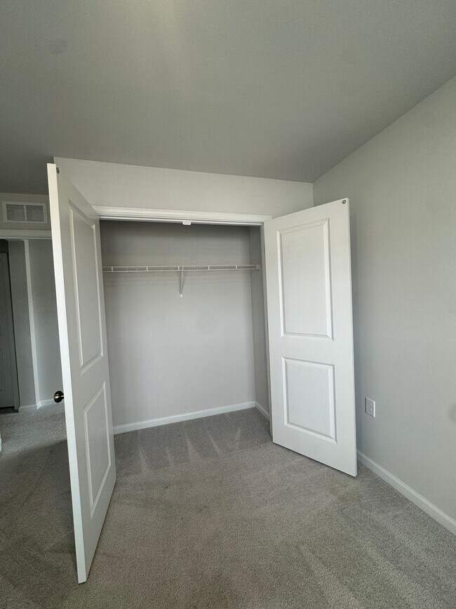 Building Photo - Beautiful & Spacious Home for Rent