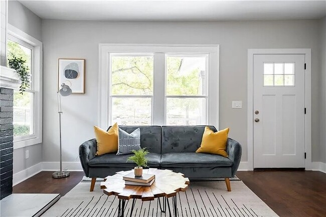 Building Photo - 943 Rose Cir SW