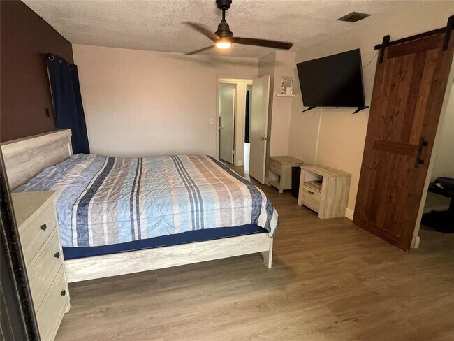 Building Photo - 4000 Del Rio Way