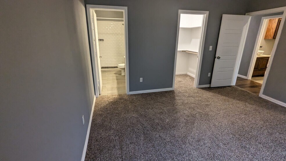 Building Photo - 1010 E Epstein St