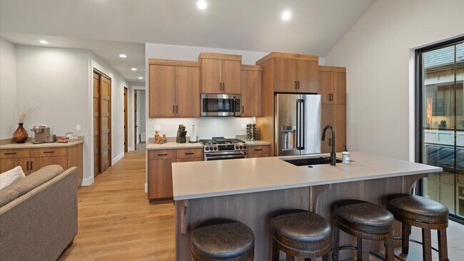 Building Photo - 205 Stoner Loop
