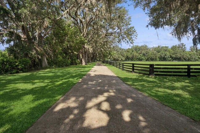 Building Photo - 35520 Timbertop Ln