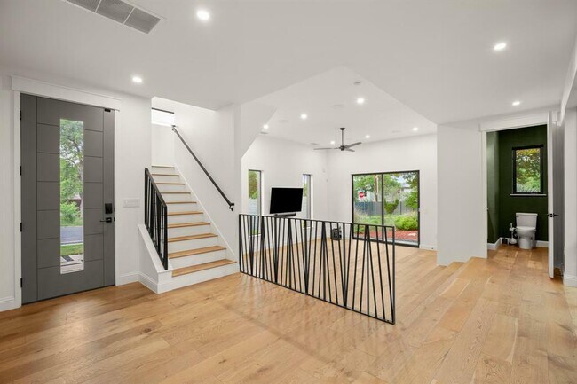 Building Photo - 1401 Rabb Rd