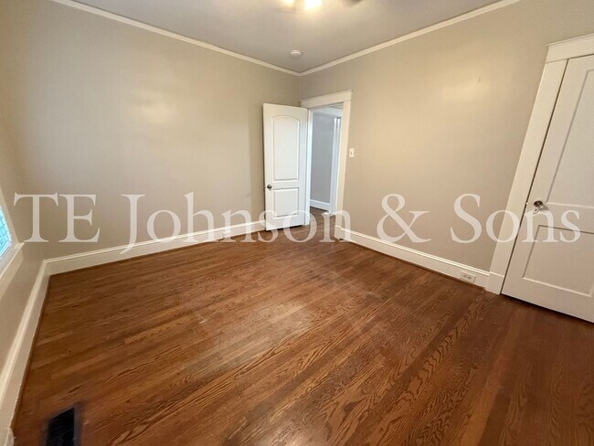 Building Photo - 2 Bedroom Home in Washington Park