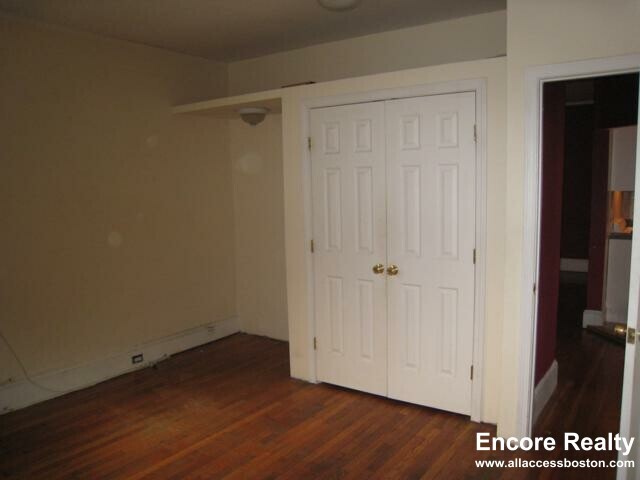 Building Photo - 60 Egmont St