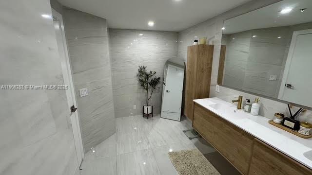 Building Photo - 3000 NE 188th St