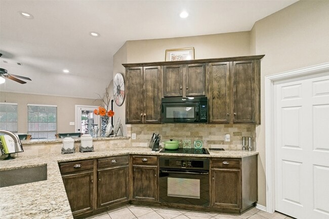 Building Photo - 5212 Spicewood Dr