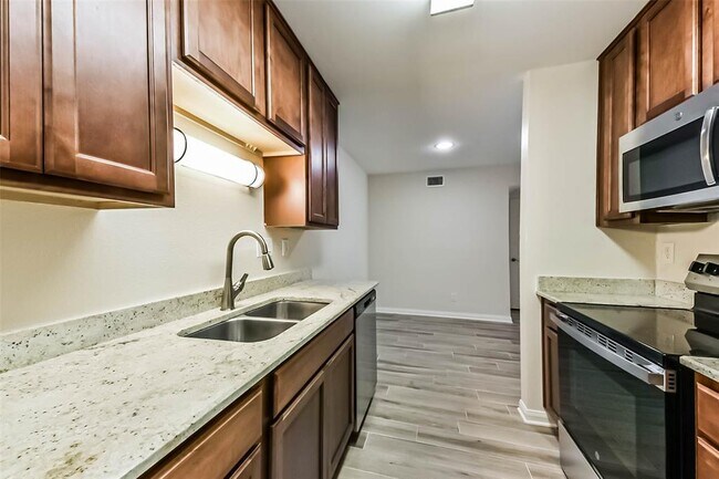 Building Photo - 1860 White Oak Dr
