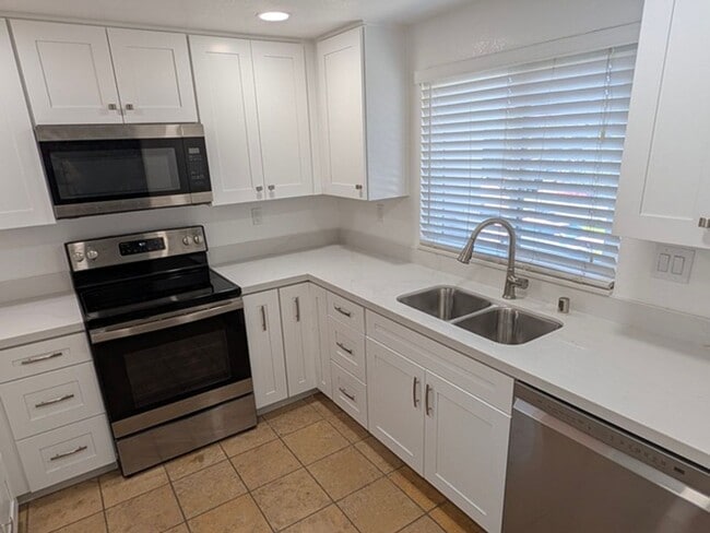 Building Photo - 1 Bed-1 Bath Single Story Condo on 2nd Floor located in El Cajon