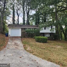 Building Photo - 6048 Carriage Ct