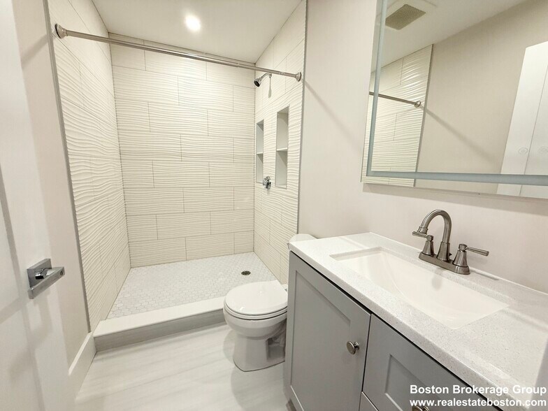 Building Photo - 36 Raven St