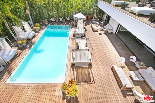 Building Photo - 9570 Sunset Blvd