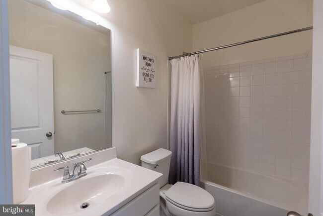 Building Photo - 1445 Honeylocust Dr