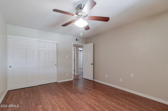 Building Photo - 40 E Balboa Dr