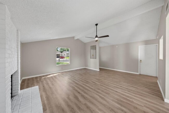 Building Photo - 2404 Broken Oak Dr