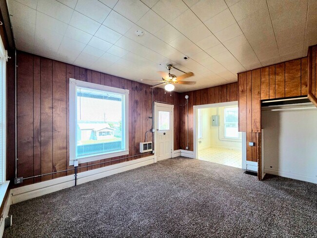 Building Photo - 124 N Buchanan Ave