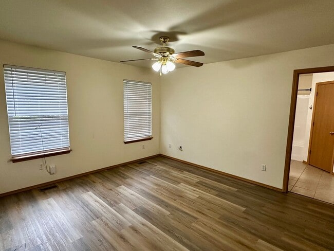Building Photo - All Brick SE Springfield home for lease