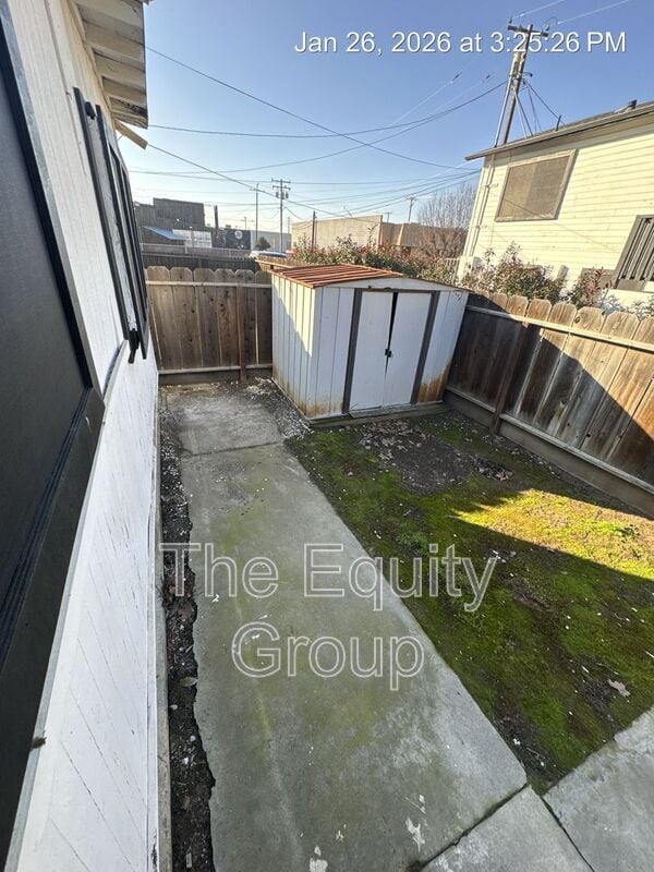 Building Photo - 500 W School Ave