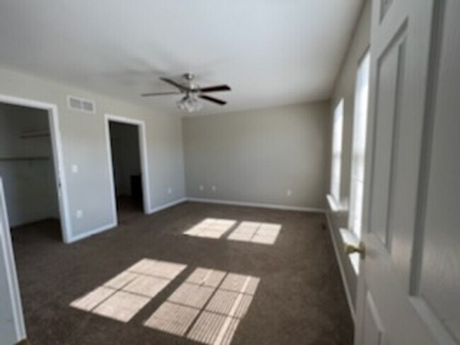 Building Photo - 16195 A&amp;B Hummingbird