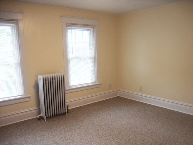 Front Bedroom (16'9" x 11'7") from hall door. - 14 E Weber Ave