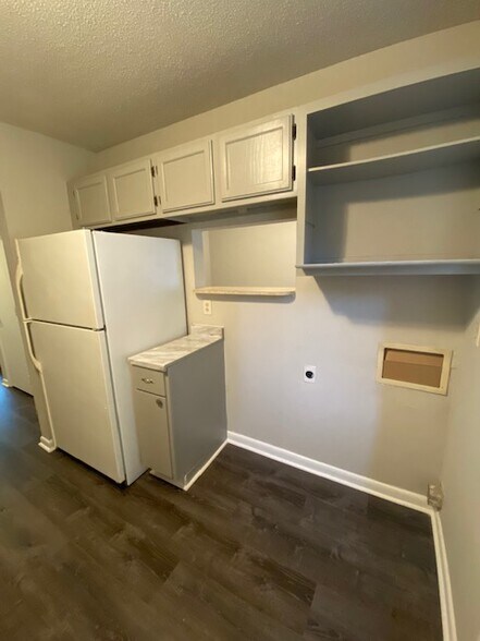 Building Photo - 3909 Overland Hts