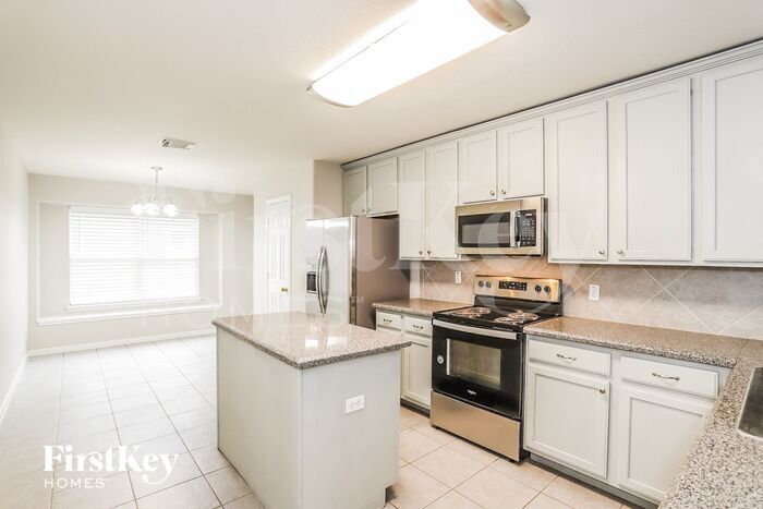 Building Photo - 12307 Thoreau Dr