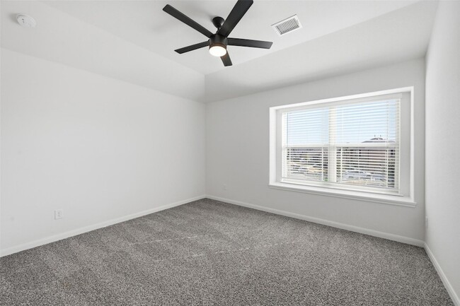 Building Photo - 804 Saratoga Rd