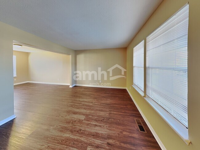 Building Photo - 1777 Woodstock Dr