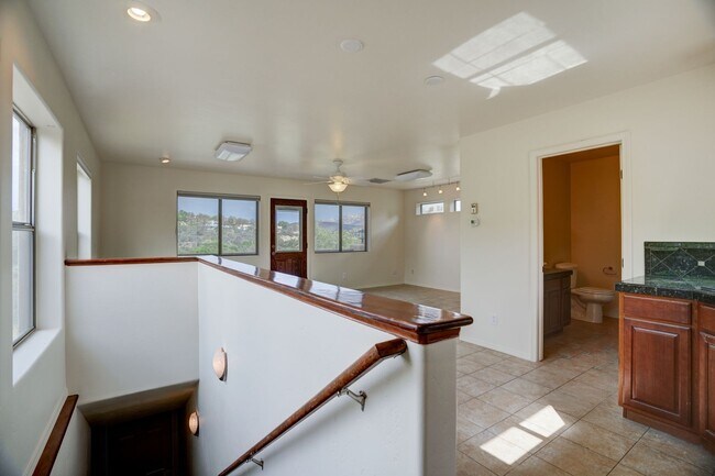 Building Photo - 2 Bedroom plus Office in Main House & Stud...