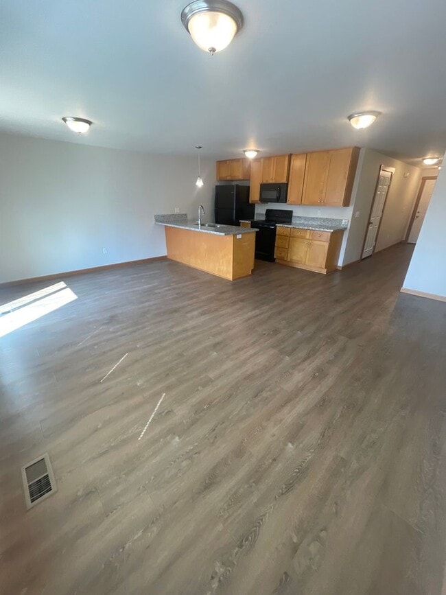 Building Photo - 2 Bedroom in Lebanon with Garage and backy...