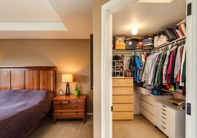 Building Photo - Beautiful Spacious Home!