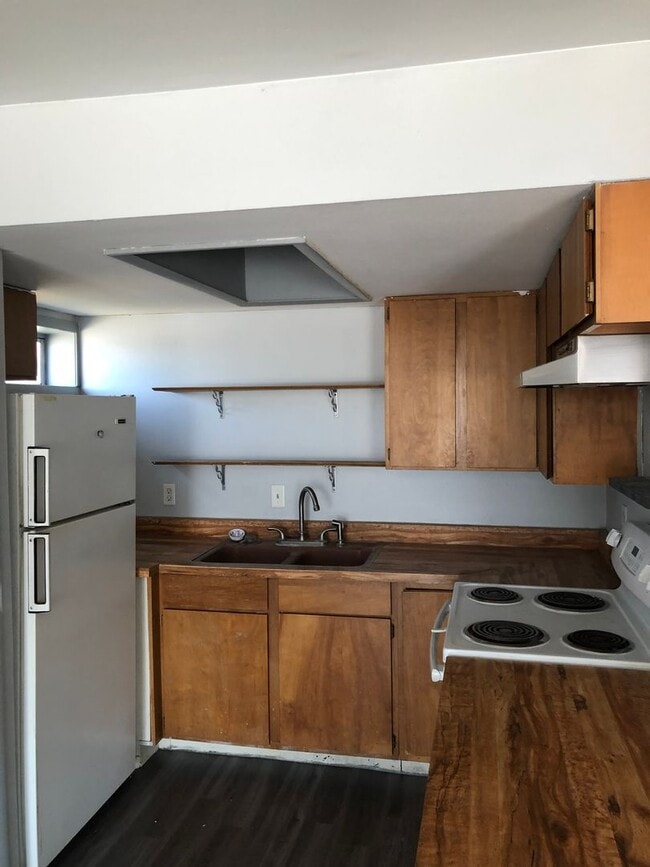 Building Photo - MM-36 W Main