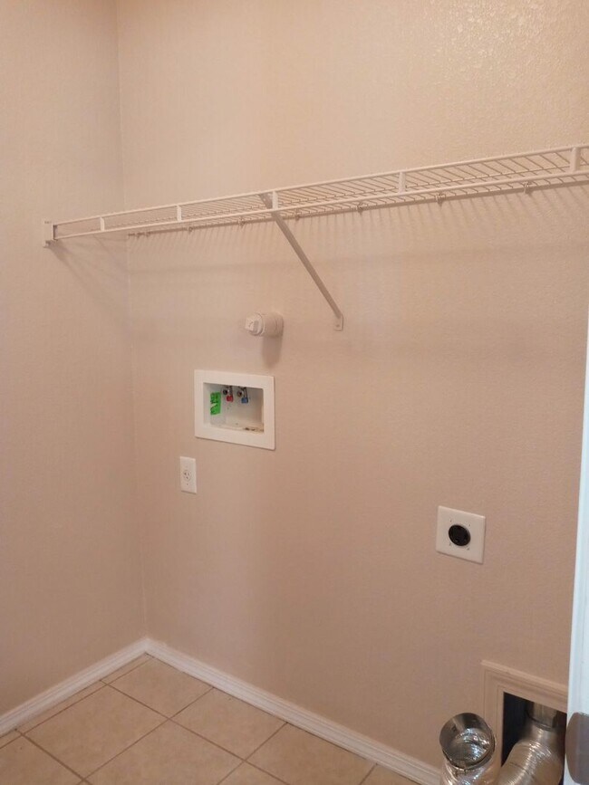 Building Photo - RIO RANCHO THREE BEDROOM