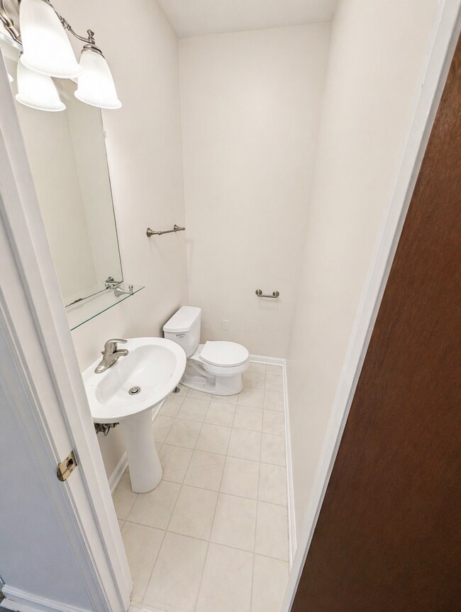 Building Photo - 1320 N Main St