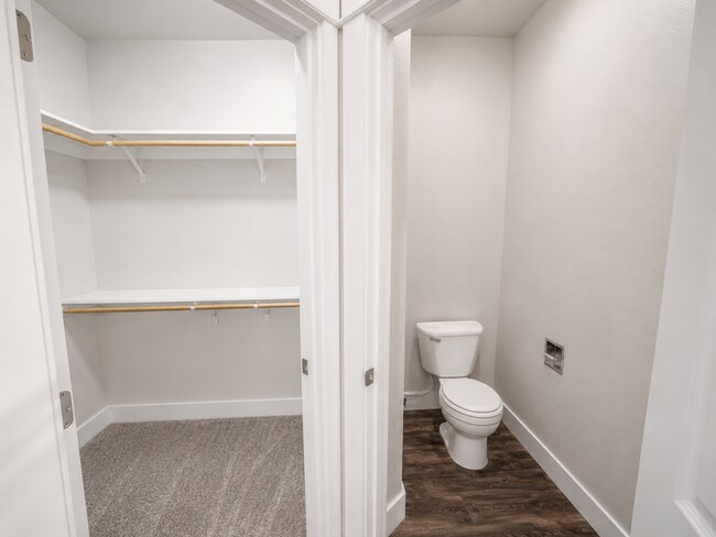 Building Photo - Spacious 3BR Home with Private Yard Near Alpenglow Park