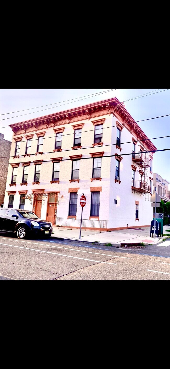 Building Photo - 88 SOUTH St