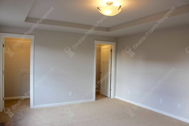 Building Photo - Newer single-level 3 BR home in NW Redmond with fenced backyard and RV parking