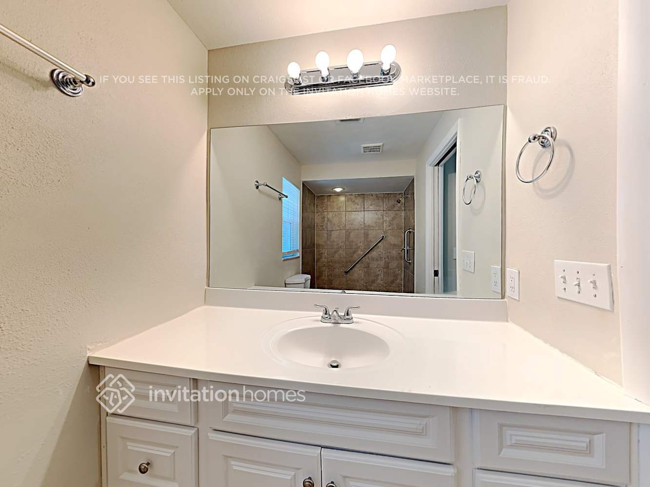 Building Photo - 1895 Almeria Way S