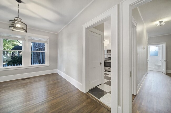 Building Photo - Newly Renovated 1 Bed 1 Bath Condo Near Up...