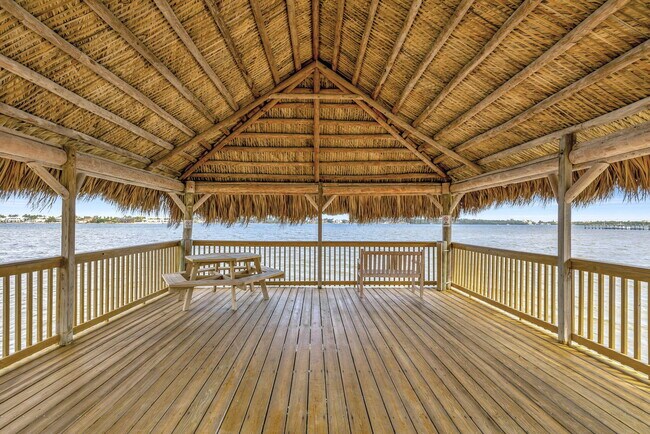 Building Photo - 8200 Lakeshore Dr