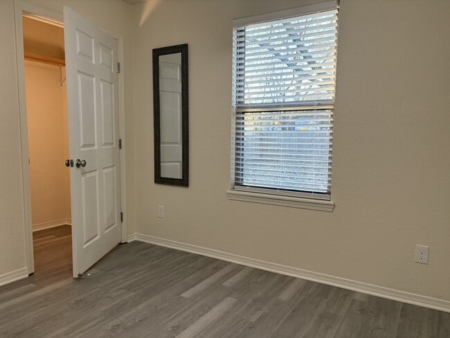 Building Photo - 1107 Hailey St