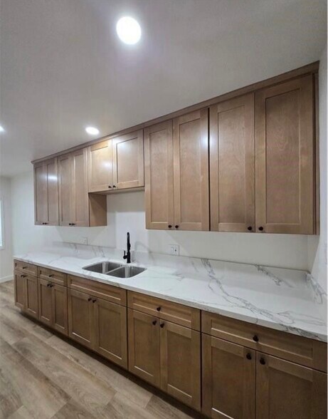 Building Photo - 2436 W Repetto Ave