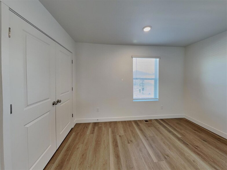 Building Photo - 3022 85th Dr NE