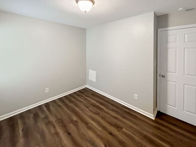 Building Photo - 106 Greenwood Cir