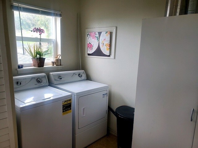 Building Photo - 9028 Burr St